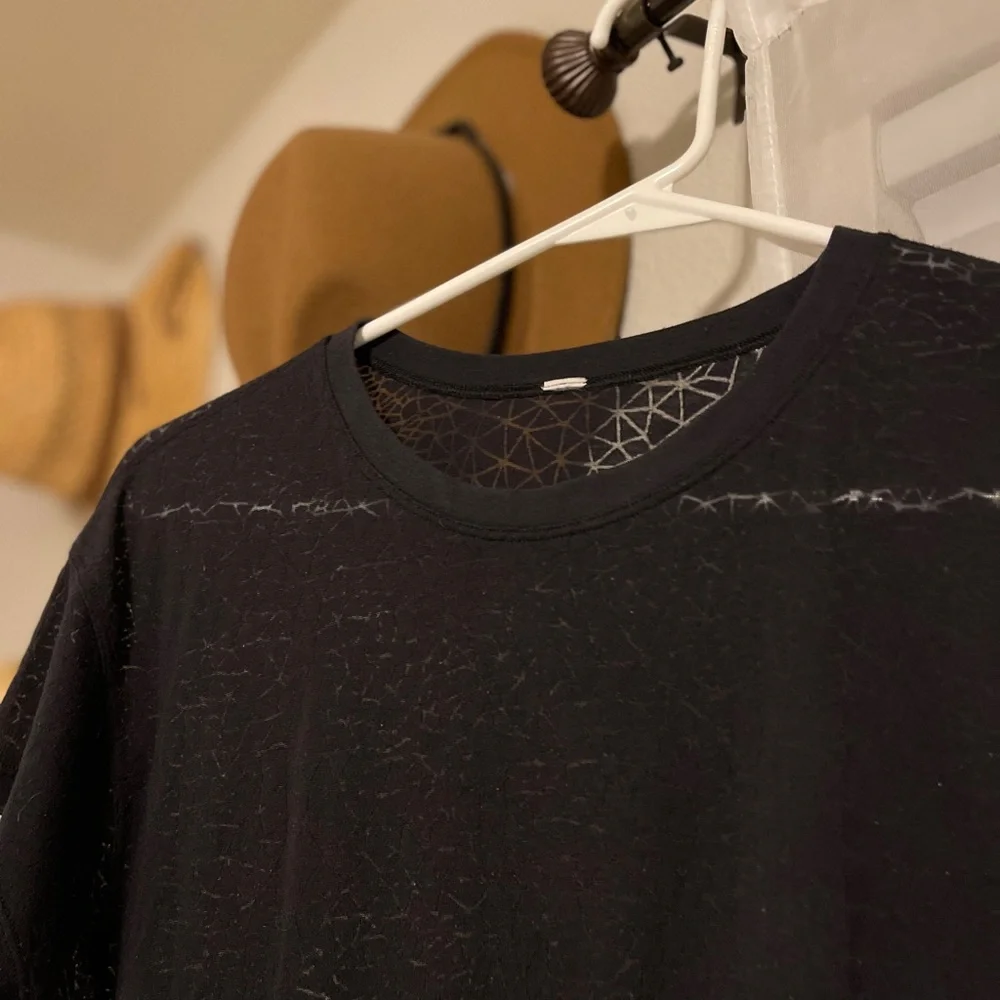 Lululemon Athletica Cropped Shirt - Picture 2 of 5